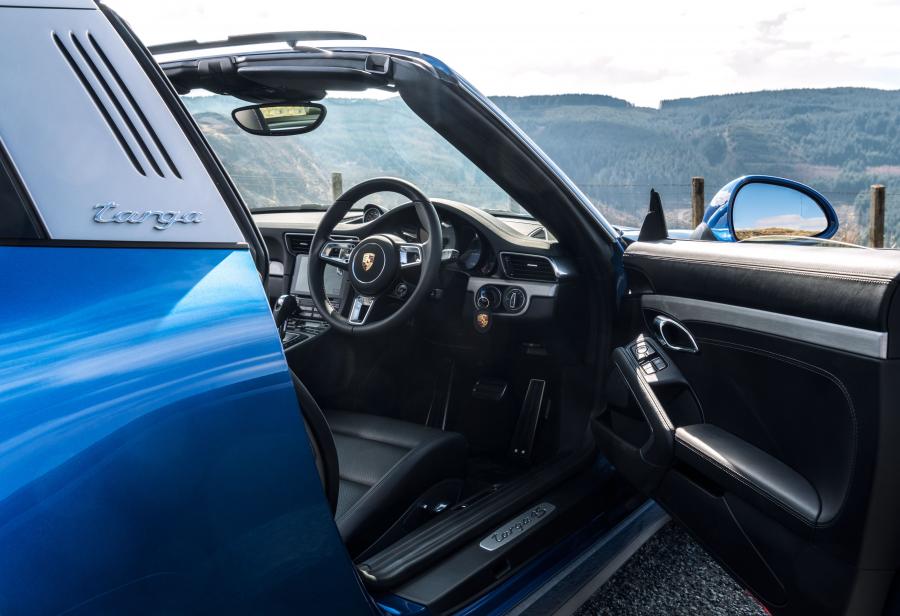 Интерьер Porsche 911 Targa 4S 2016 года  (UK) (фото 15 из 40)